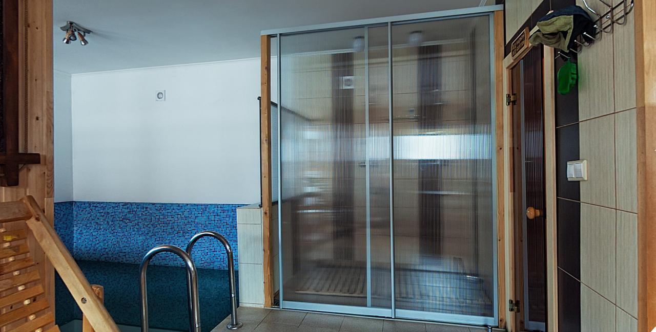 Hotel Alpen House Vyshka Esterno foto