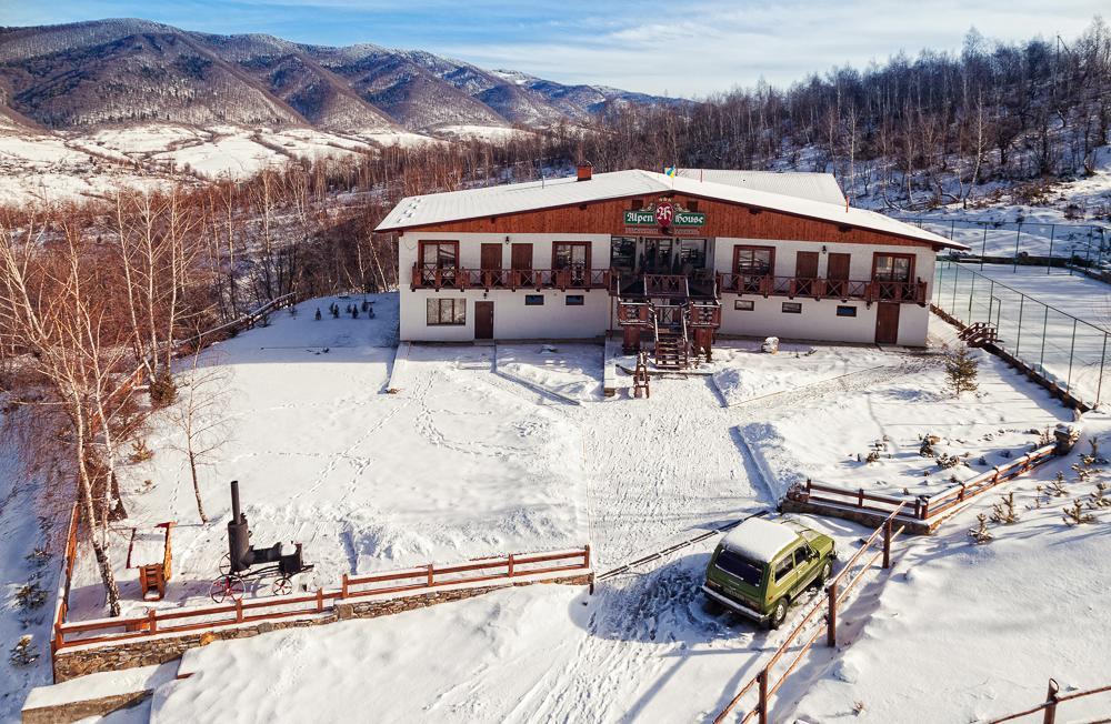 Hotel Alpen House Vyshka Esterno foto