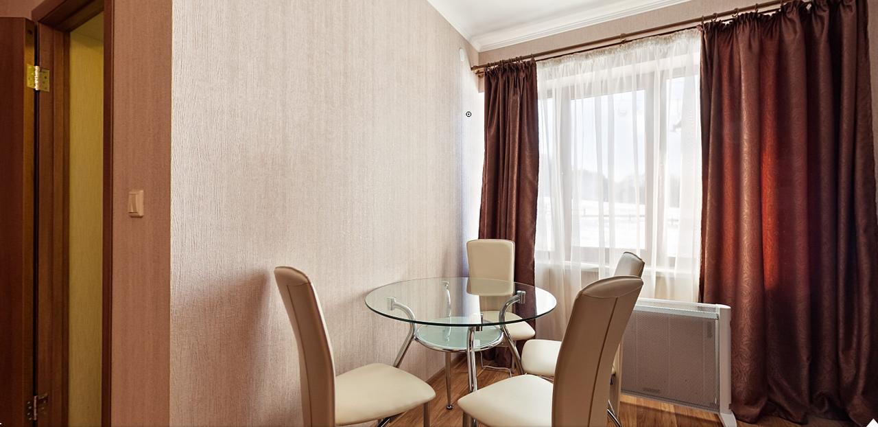 Hotel Alpen House Vyshka Esterno foto
