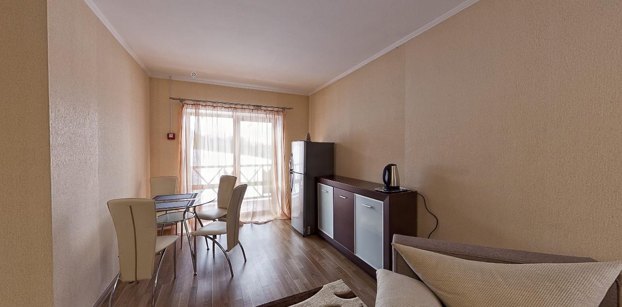 Hotel Alpen House Vyshka Esterno foto