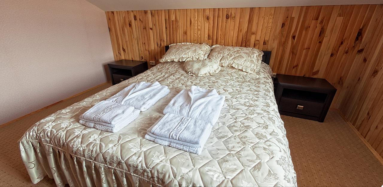 Hotel Alpen House Vyshka Esterno foto